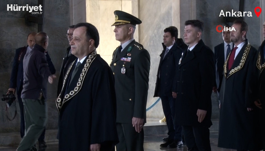 AYM Başkanı Arslan Anıtkabir’i ziyaret etti