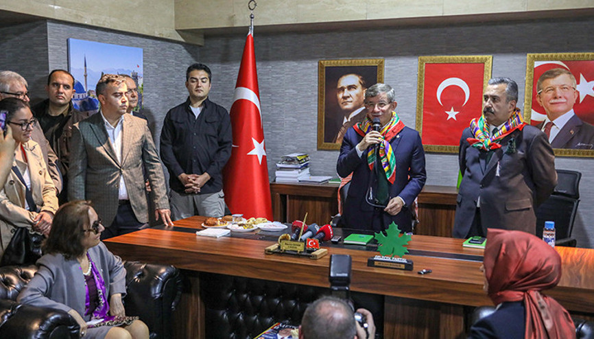 Davutoğlu: Herhangi bir metinde Diyanet İşleri Başkanlığını kaldıracağımıza dair söz yok