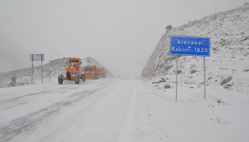 Antalya’ya nisan ayının sonunda kar yağdı