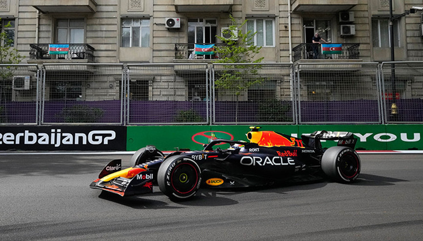 Formula 1de Baküde kazanan Sergio Perez Bir ilki başardı...