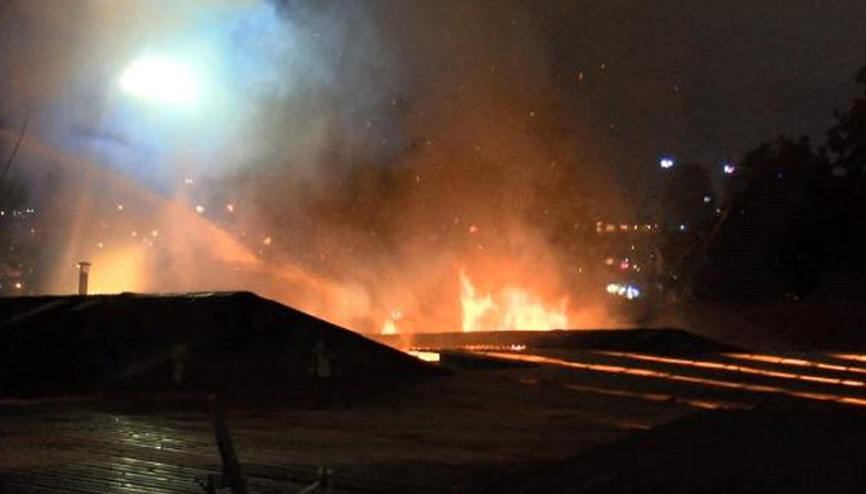 Kartalda mobilya atölyesinde yangın