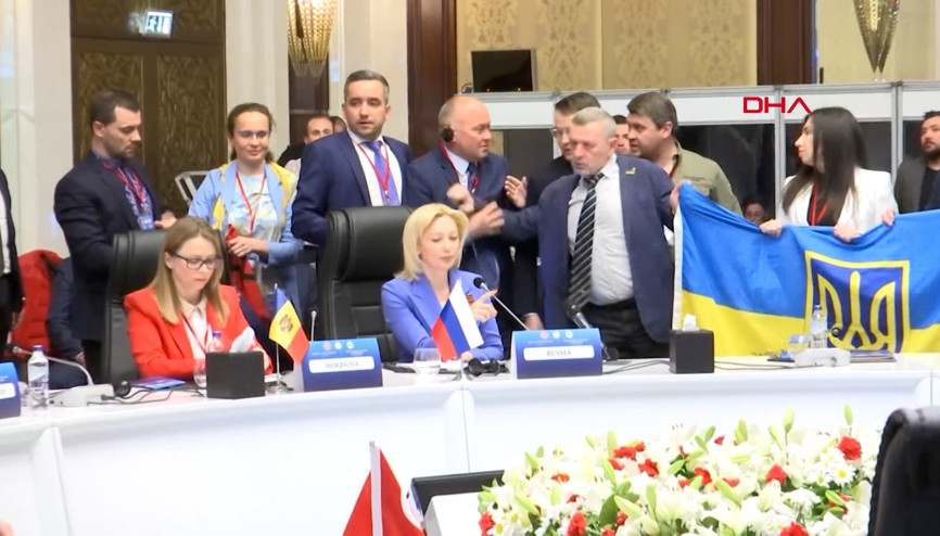 KEİPA zirvesinde Ukrayna protesto girişimine Şentop’tan çok sert tepki KEİPA zirvesinde Ukrayna protesto girişimine Şentop’tan çok sert tepki