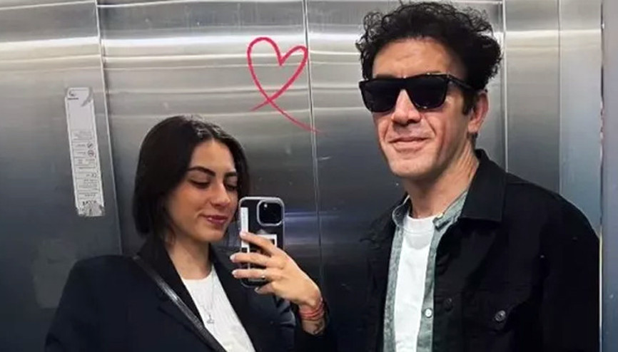 Ünlü oyuncu kural bozdu Aşkını ilan etti...