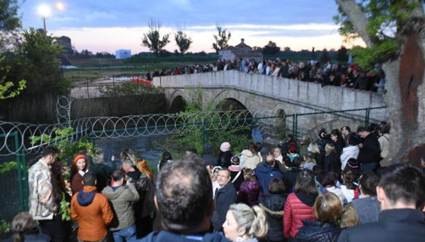 Tunca Nehri kıyısında Kakava kutlaması Tunca Nehri kıyısında Kakava kutlaması