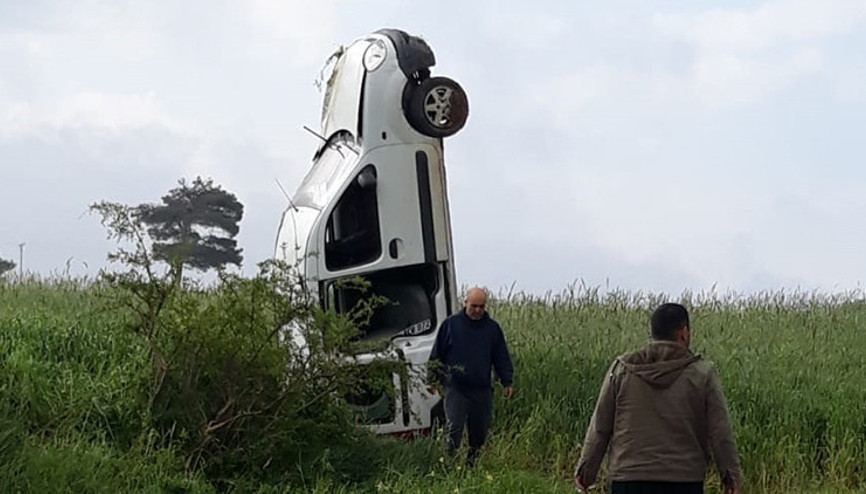 Takla atan araç dik durdu; 13 yaşındaki çocuk yaralandı