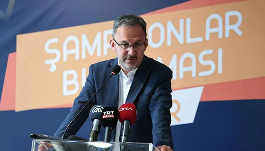 Bakan Kasapoğlu, İzmirde şampiyon sporculara seslendi