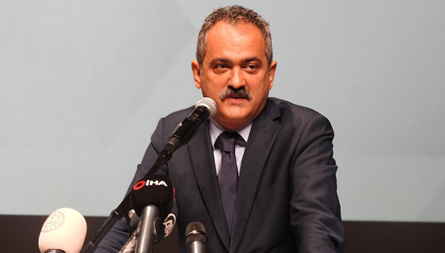 Bakan Özerden öğretmenlere müjde: 10 yıl görev süresi şartı 5 yıla düşüyor