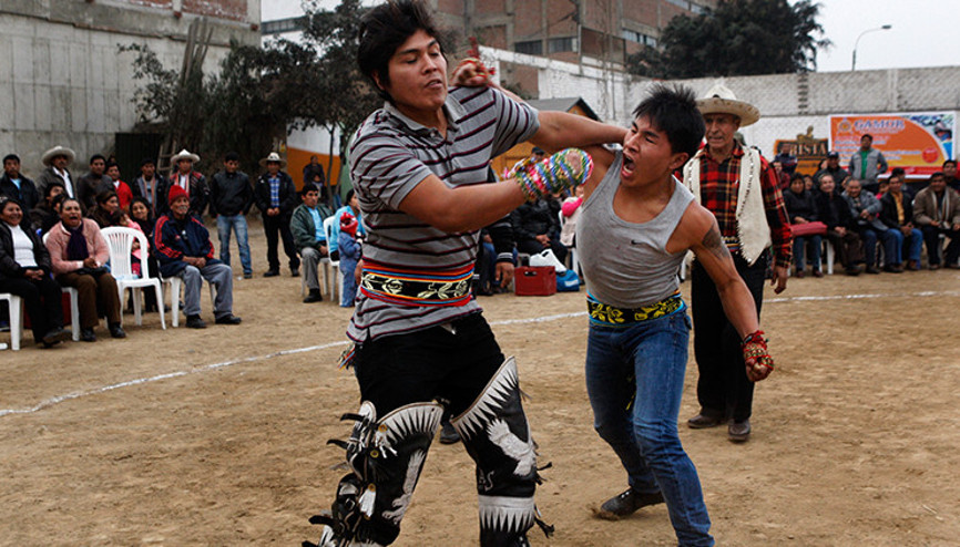 Komşusuna kızan ringe davet ediyor: Perunun iyileşen yaraları Takanakuy Festivali