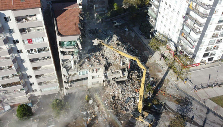 Depremde yıkılan Yılmaz Erbek Apartmanı davasında kamu görevlileri hakkında hapis istemi