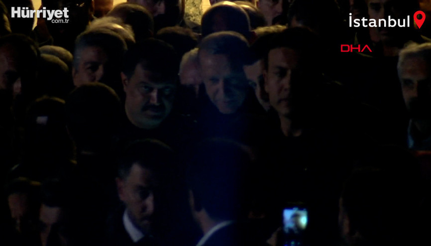 Cumhurbaşkanı Erdoğan, seçim çalışmalarını Ayasofya Camii’nde kıldığı namazıyla noktaladı Cumhurbaşkanı Erdoğan, seçim çalışmalarını Ayasofya Camii’nde kıldığı namazıyla noktaladı