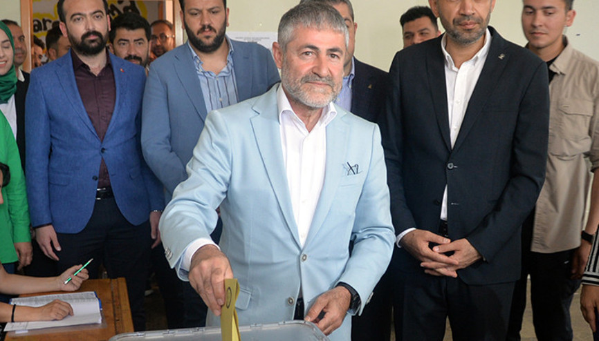 Bakan Nebati, oyunu kullandı