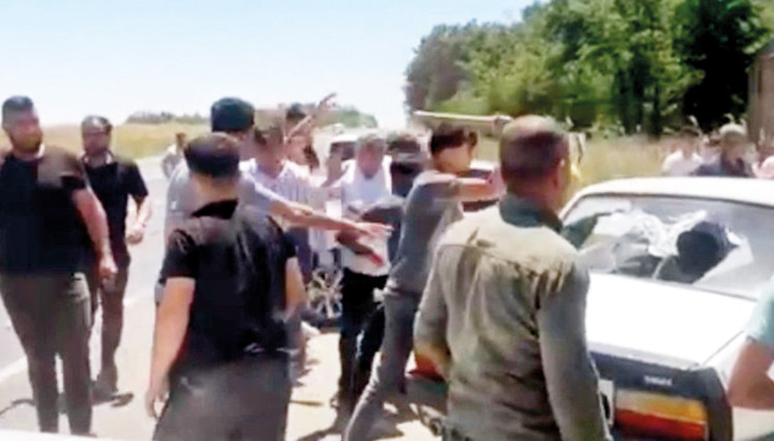 İki aşiret birbirine girdi Taş ve sopalarla saldırdılar