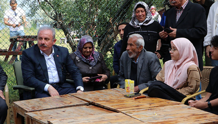 TBMM Başkanı Şentoptan CHP’li belediyenin depremzede kararına sert tepki: “Esir kampına dönüştürmüş vaziyette” TBMM Başkanı Şentoptan CHP’li belediyenin depremzede kararına sert tepki: “Esir kampına dönüştürmüş vaziyette”