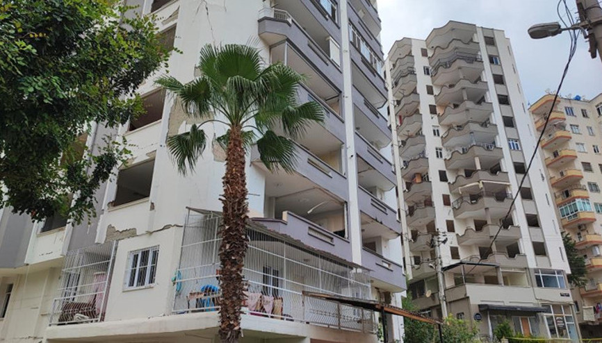 Adanada depremin en çok etkilediği mahallede 7 binaya yıkım kararı çıktı