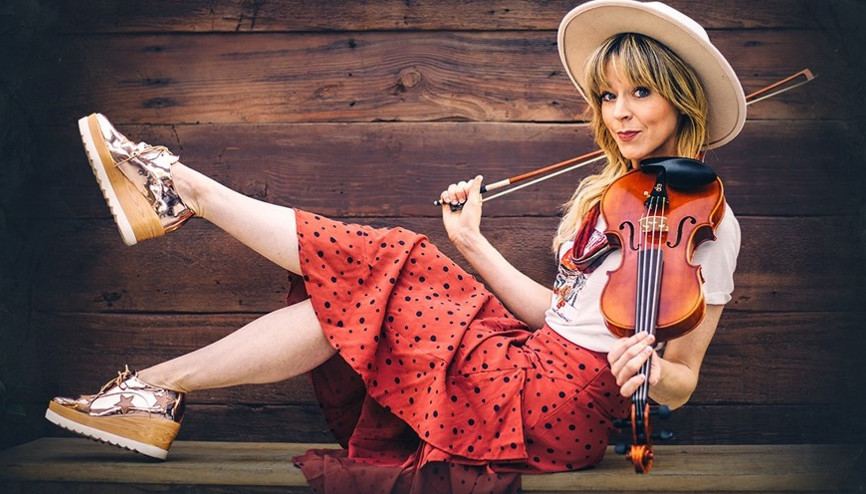 Kemanıyla dans eden Lindsey Stirling İstanbulda