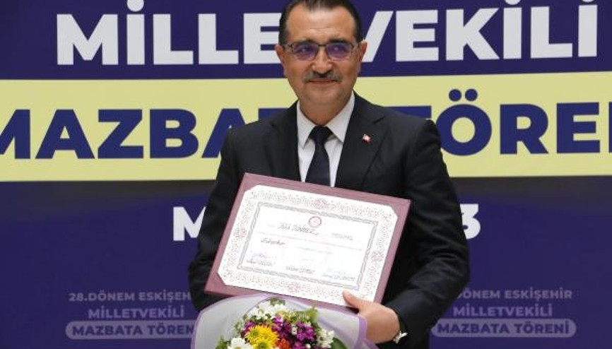 Bakan Dönmez, milletvekilliği mazbatasını aldı