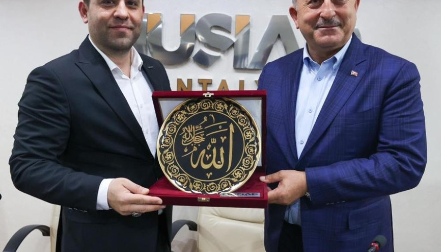 Bakan Çavuşoğlu, iş insanlarıyla bir araya geldi