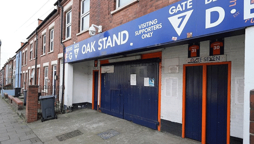 Bu kapı bir Premier Lig takımının stadyumuna açılıyor