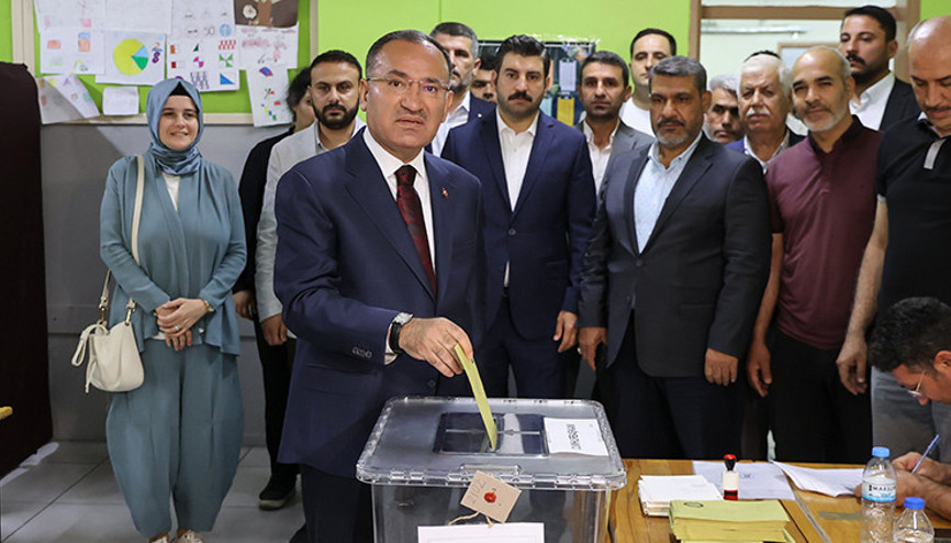 Bakan Bozdağ: Milletimiz iradesini sandığa yansıtacaktır
