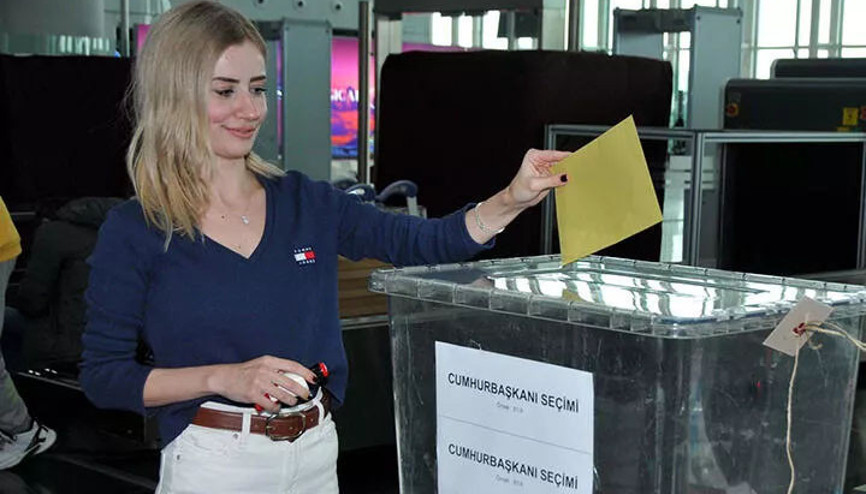İstanbul Havalimanında 15 bini aşkın oy kullanıldı