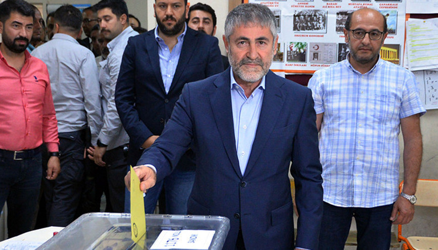 Bakan Nebati, oyunu Mersinde kullandı