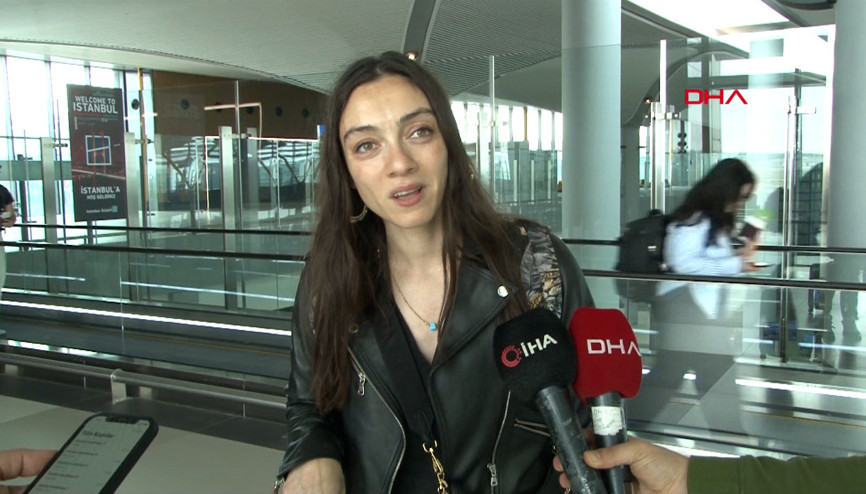 Cannes Film Festivalinde en iyi kadın oyuncu ödülünü alan Merve Dizdar yurda döndü Cannes Film Festivalinde en iyi kadın oyuncu ödülünü alan Merve Dizdar yurda döndü