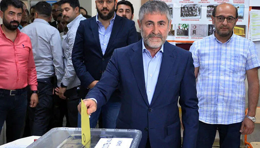 Bakan Nebati, oyunu Mersinde kullandı
