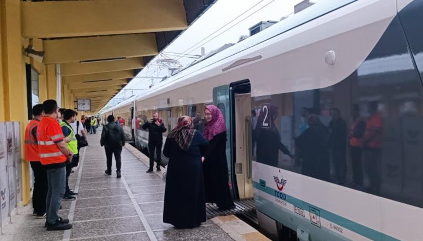 Bakan Karaismailoğlu: 3üncü tren setinin bu yılın 3üncü çeyreğinde hazır hale getirilmesi planlanıyor