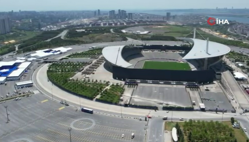 Atatürk Olimpiyat Stadyumunda UEFA Şampiyonlar Ligi finali için hazırlıklar sürüyor Atatürk Olimpiyat Stadyumunda UEFA Şampiyonlar Ligi finali için hazırlıklar sürüyor