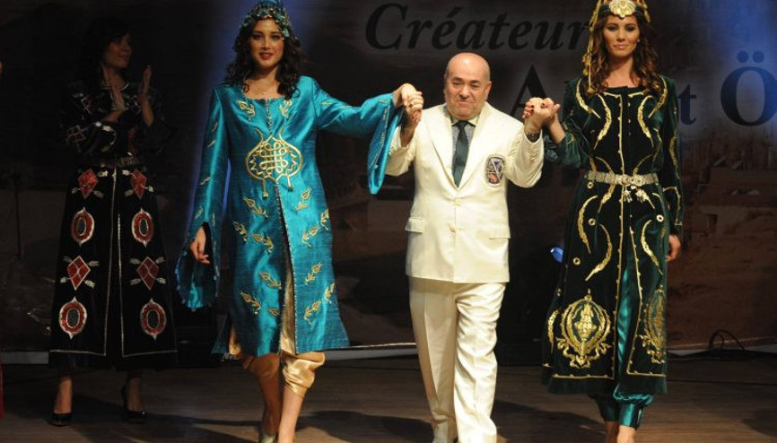 Ünlü modacı Özceyhan’dan meslektaşlarına çağrı: Modacı arkadaşlarım da yardım defileleri yapsın