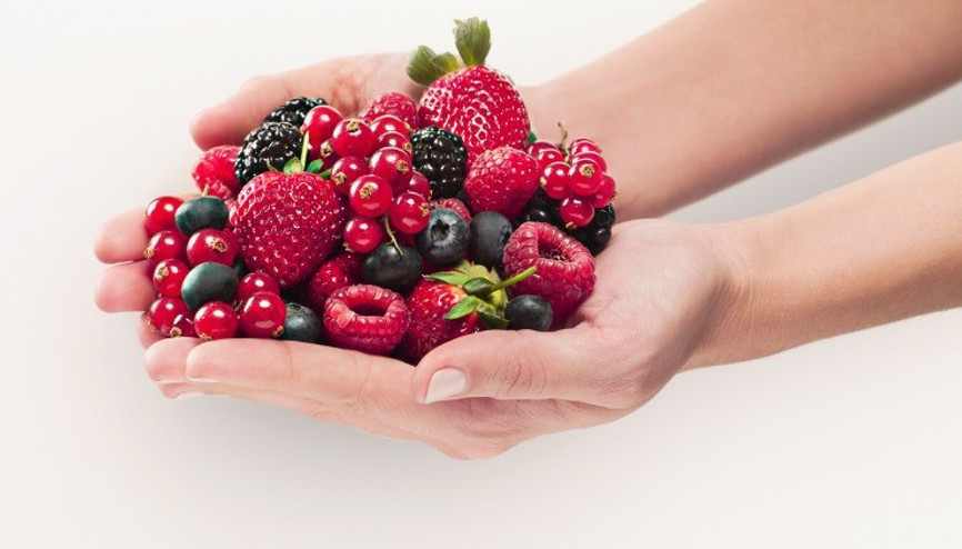Kırmızı ve mor meyveleri tercih edin Sağlıklı beslenme için yazın nelere dikkat etmeliyiz Uzmanından besin önerileri ve kalorileri