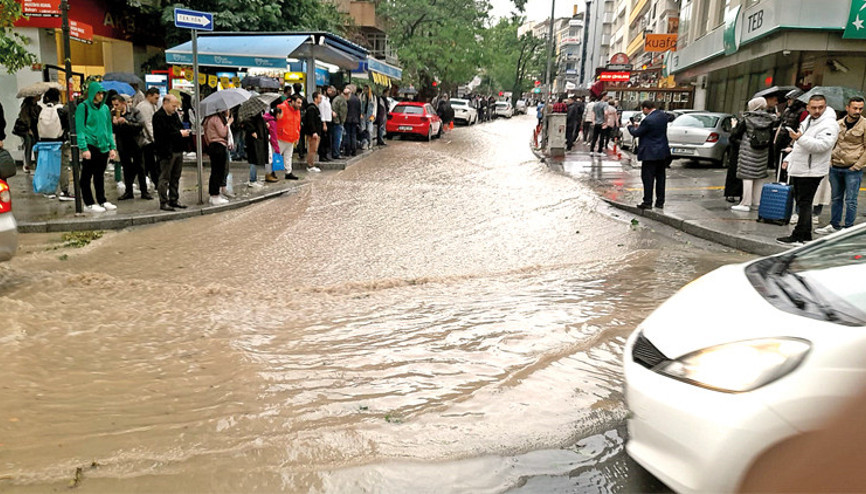 Başkenti sağanak vurdu