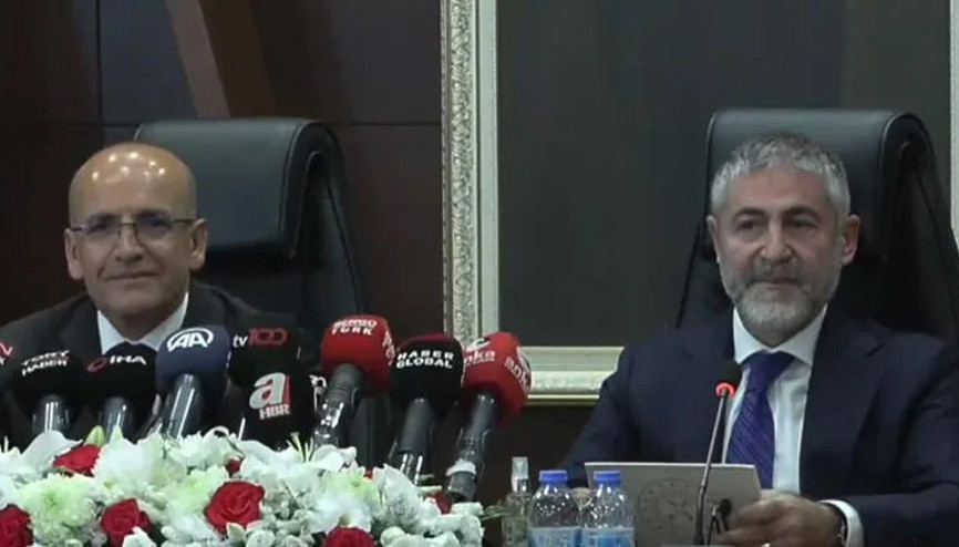 Hazine ve Maliye Bakanlığında devir teslim töreni... Bakan Mehmet Şimşekten ilk mesaj Hazine ve Maliye Bakanlığında devir teslim töreni... Bakan Mehmet Şimşekten ilk mesaj