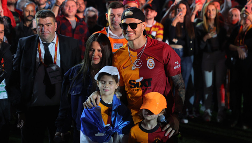 Galatasarayın şampiyonluk kutlamasında beklenen buluşma gerçekleşti Simge Sağın - Mauro Icardi düeti geceye damga vurdu...