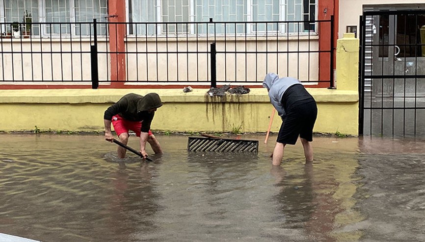 Samsun’da cadde ve sokaklar göle döndü; Ladik ilçesinde eğitime ara verildi