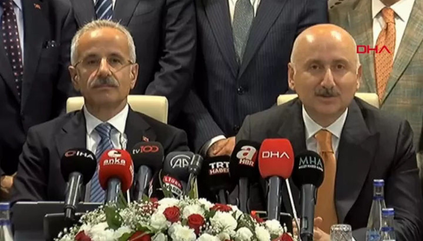 Ulaştırma ve Altyapı Bakanı Karaismailoğlu görevini Abdülkadir Uraloğluna devretti