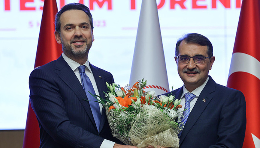 Enerji Bakanlığındaki görev teslim töreninde duygusal anlar