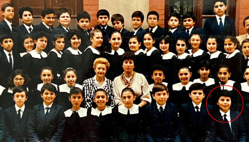 Sevenleri ünlü şarkıcıyı tanıyamadı... En alt sağ başta gülen elma yanaklı benim