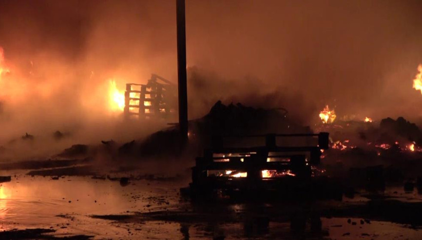 Bursa’da palet fabrikasında yangın çıktı Fabrika kullanılamaz hale geldi