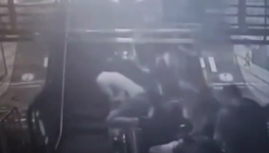 Güney Korede yürüyen merdiven ters yöne hareket etti: 14 yaralı