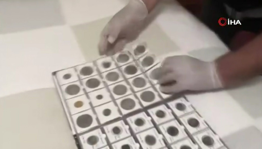 Çelik kasadan yüzlerce tarihi eser çıktı Sikkeler için özel katalog yapmışlar