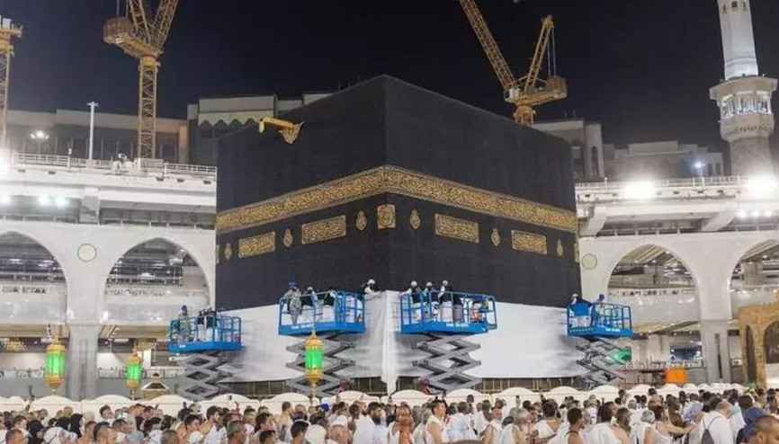 Kabe örtüsü 3 metre yukarı kaldırıldı