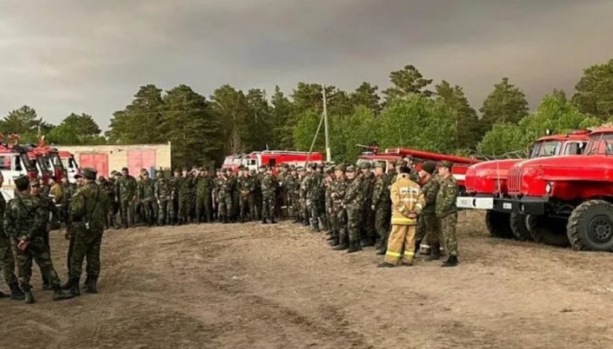 Kazakistan’daki yangın bölgesine takviye ekip ve asker gönderildi Kazakistan’daki yangın bölgesine takviye ekip ve asker gönderildi