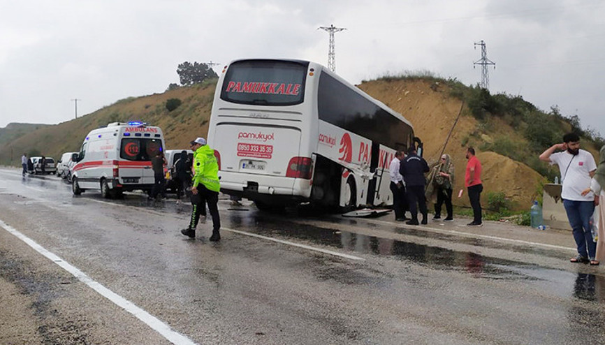 Antalyada yolcu otobüsü şarampole düştü: 10 yaralı