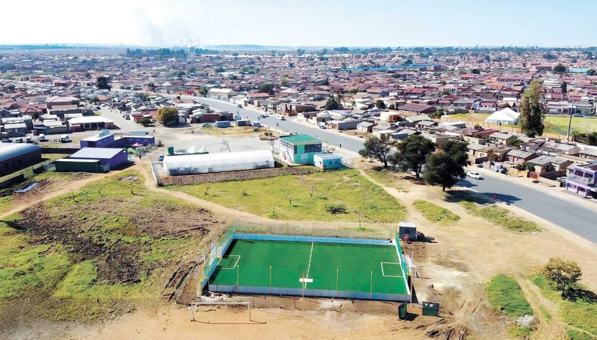 Cips paketinden futbol sahası