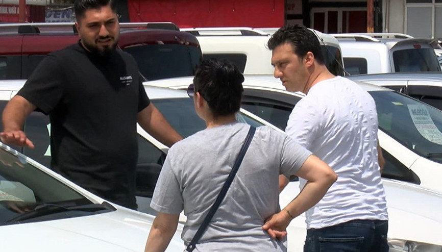 İkinci el oto pazarında bayram öncesi hareketlilik