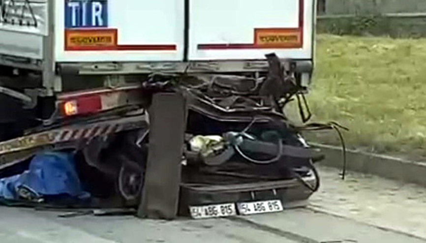 TIRa arkadan çarpan otomobilin sürücüsü Tevfik, öldü