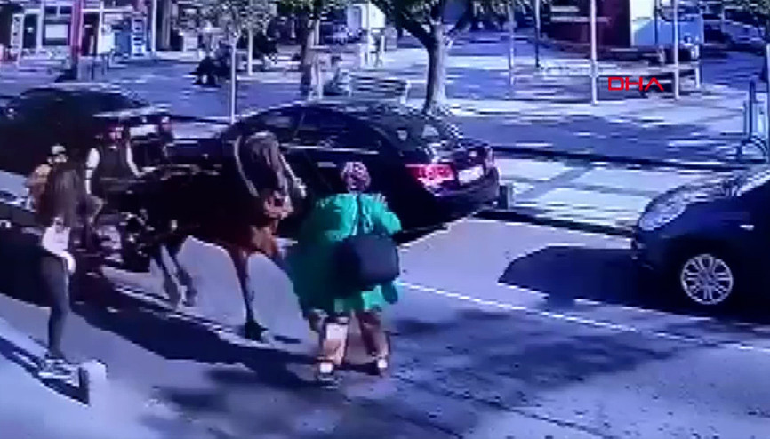 At arabasının yayaya çarptığı kaza kamerada