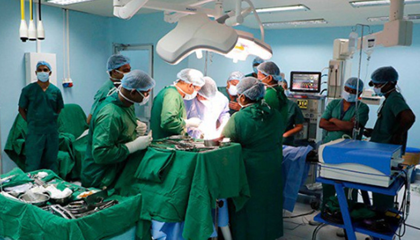 Dünya rekoru: 801 gram ağırlığında böbrek taşı çıkarıldı