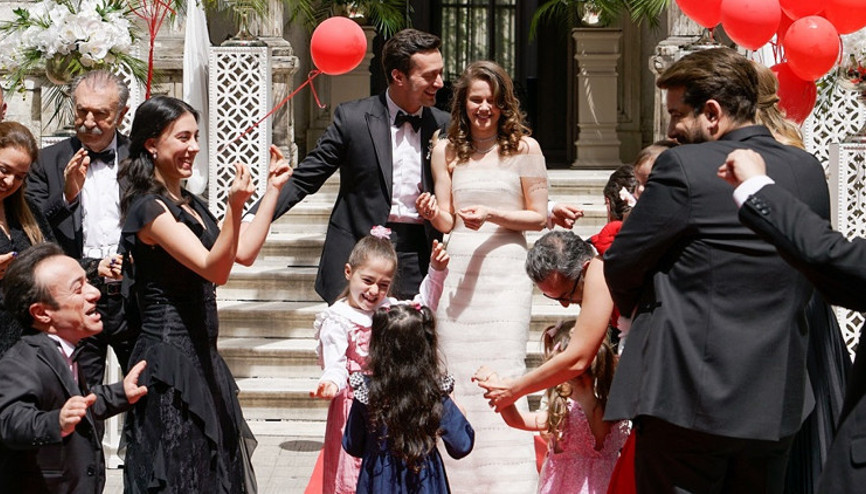 Camdaki Kız finalde de zirvede